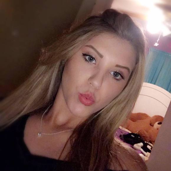 Meet your Posher, Abbi - Picture 1 of 1